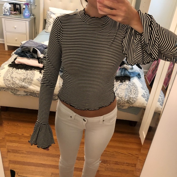 Forever 21 Tops - Forever 21 stretchy cotton long sleeve crop top